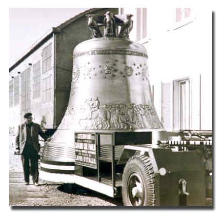 La Maria Dolens mentre lascia la fonderia